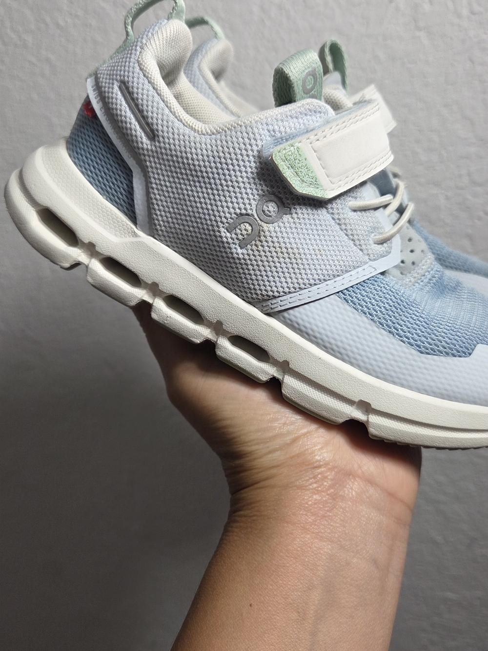 On Running Cloud Play Kids Blue Mint Hook Loop Running Shoes Size US 12.5 Little